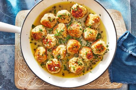 Chicken Piccata Meatballs Are A One-Skillet Sensation Chestnuts Recipes, Chicken Piccata Meatballs, Breakfast Party Foods, Easy Dinner Casseroles, Chicken With Italian Seasoning, How To Cook Meatballs, Roasted Green Beans, Chicken Piccata, Meatballs Recipe