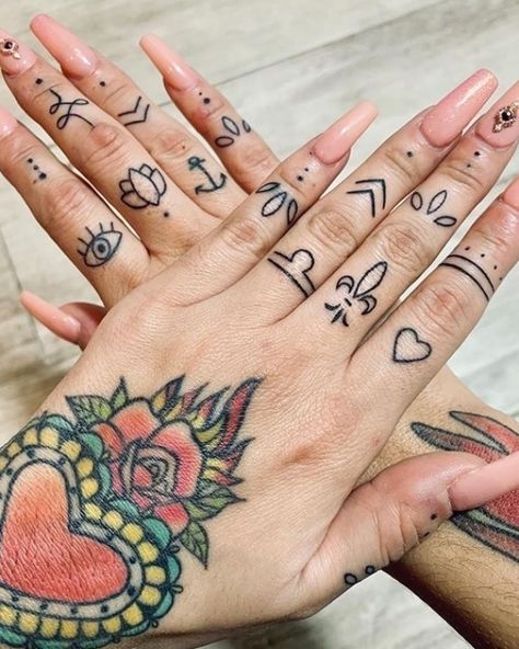 Simple Hand Tattoos, Cute Finger Tattoos, 16 Tattoo, Monami Frost, Small Finger Tattoos, Tato Henna, Finger Tattoo For Women, Hand And Finger Tattoos, Cute Hand Tattoos