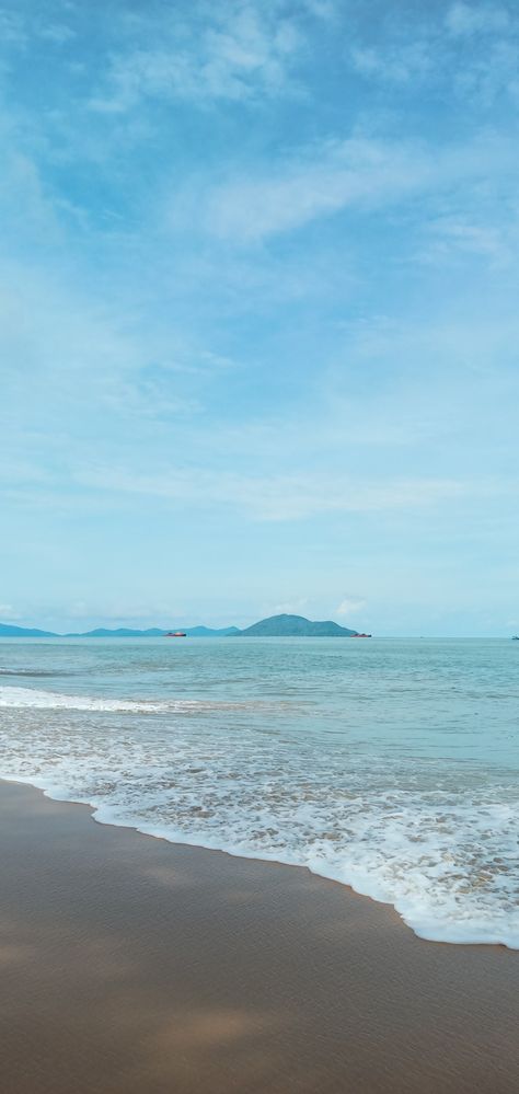 ombak di lautan yang kian menepi #langit #biru #laut #pantai #indonesia #photography #wallpaper #alam Biru Laut Aesthetic, Lautan Aesthetic, Wallpaper Laut Aesthetic, Laut Aesthetic, Wallpaper Iphone Biru, Wallpaper Pantai, Pantai Aesthetic, Biru Pastel, Best Nature Wallpapers