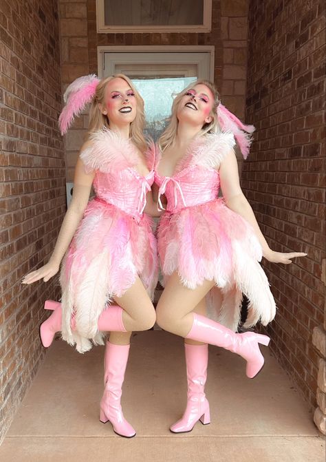 Halloween, Flamingo, costume, cute, pink, feathers Flamingo Headpiece, Flamingo Halloween Costume, Masquerade Outfit Ideas, Costume Box, Flamingo Costume, Flamingo Fashion, Masquerade Outfit, Box Costumes, Crazy Costumes