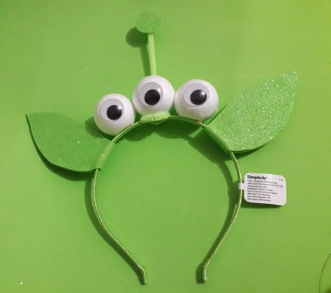 Diy Toy Story Alien Headband, Toy Story Alien Headband Diy, Fantasia Alien Toy Story, Disfraz Alien Toy Story, Toy Story Alien Costume Diy, Toy Story Characters Costumes, Diy Alien Headband, Easy Alien Costume, Kids Book Character Costumes