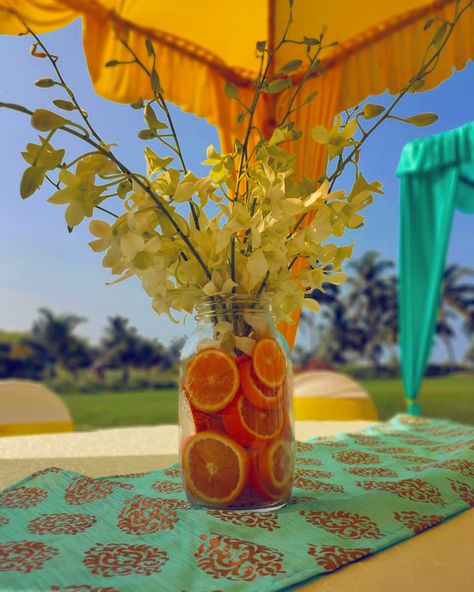 Haldi Table Centerpiece, Haldi Centerpieces, Round Table Centerpiece, Yellow Centerpieces, Haldi Decoration, Haldi Decor, Fruit Centerpieces, Mehendi Decor, Haldi Function