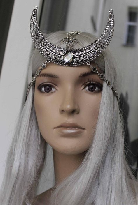 Sun And Moon Costume, Moon Crown, Moon Costume, Star Costume, Headpiece Diy, Mardi Gras Costumes, Goddess Costume, Queen Costume, Diy Fashion Clothing