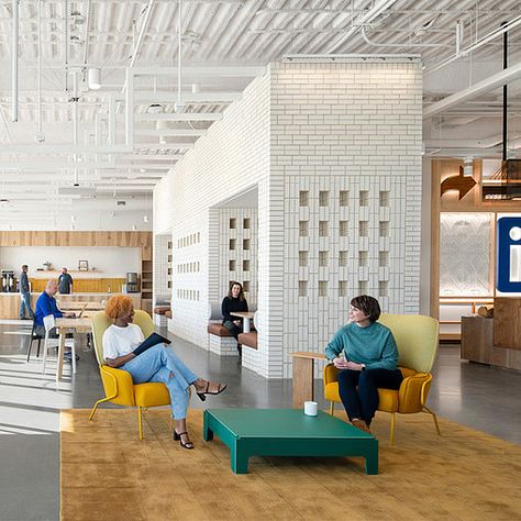 Dynamic Office Design, Hybrid Office Design, Ideal Workplace, Silicon Valley Office, Hybrid Office, Office Goals, Office Concept, Style Roots, Company Office