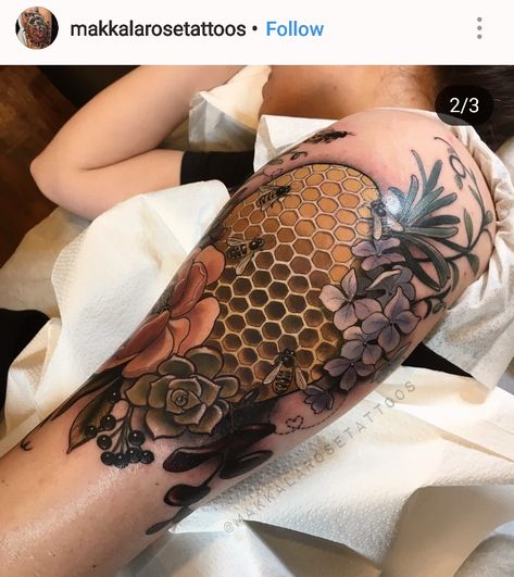 Bee Leg Tattoos Women, Honeycomb Tattoo Sleeve, Honeycombs Drawings, Music Tats, Puzzle Tattoo, Honeycomb Tattoo, Mangas Tattoo, Africa Tattoos, Thigh Tattoos