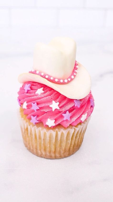 Western Party Cupcakes, Cowboy Hat Cupcakes, Cowgirl Cupcakes, Cowboy Hat Cake, Cowboy Cupcakes, Cowgirl Barbie, Birthday 28, Barbie Cupcakes, Hat Cupcakes