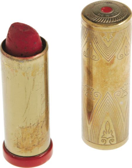 Marilyn Monroe's own lipstick ~ 'Vibrant' by Coty Marilyn Monroe Makeup, Lipstick Liquid, Lipstick Brands, Lipstick Case, Vintage Cosmetics, Vintage Makeup, Norma Jean, Norma Jeane, Vintage Vanity