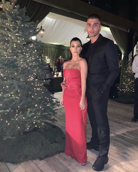 Kourtney Kardashian Christmas, Kourtney Kardashian And Younes Bendjima, Kardashian Christmas Party, Kourtney Kardashian And Younes, Kardashian Christmas, Kourtney Kardashian Instagram, Younes Bendjima, Romantic Christmas, Nice Fashion