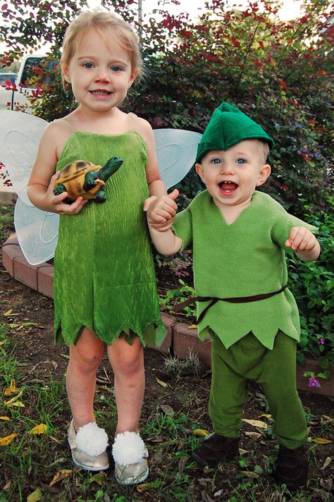 Peter Pan Costume Toddler, Toddler Tinkerbell Costume, Peter Pan Costume Diy, Peter Pan Toddler Costume, Fantasia Tinker Bell, Fantasias Toy Story, Diy Peter Pan Costume, Diy Tinkerbell Costume, Peter Pan Costume Kids