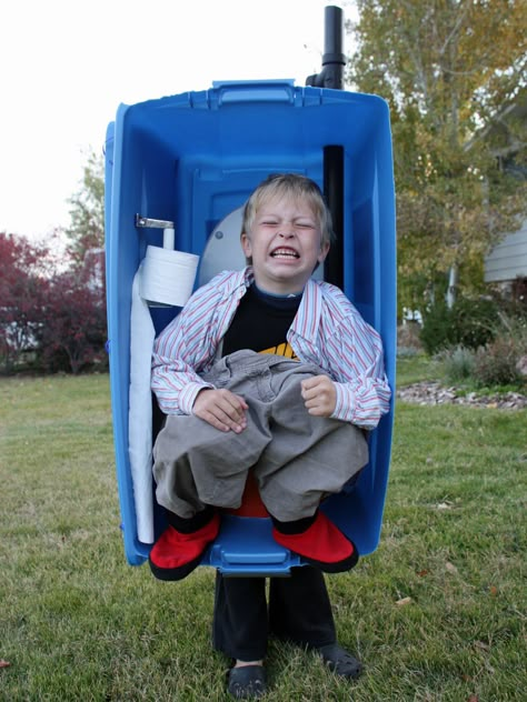 Porta Potty, Clever Halloween, Clever Halloween Costumes, Homemade Halloween Costumes, Diy Halloween Costumes Easy, Homemade Halloween, Family Halloween Costumes, Creative Halloween Costumes, Trunk Or Treat