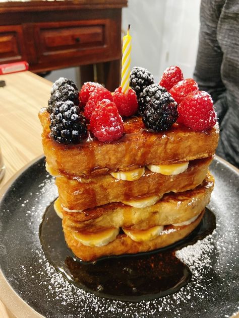 Birthday Breakfast Ideas For Him Husband, Birthday Breakfast For Husband, Homemade White Bread, Birthday Cake For Husband, Make French Toast, Birthday Breakfast, French Toast Breakfast, Creative Birthday Cakes, Traditional Cakes