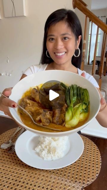 Tagalog Time with Pat on Instagram: "🇵🇭Here’s a quick and easy Kare-Kare recipe using the peanut sauce base by @mamasitasrecipes! As I always say, my mom used Mama Sita mixes to make traditional Filipino food for our family all throughout my childhood. Mama Sita makes it so easy for us to enjoy Filipino food at home!   Ingredients: 1 lb ox tail Onion Garlic  Egg plant  Green beans  Bok choy  6 cups of Water Mama Sita peanut sauce base   Steps: 1. Sauté onion and garlic 2. Season and brown oxtail on both sides  3. Add water, bring to boil, let simmer for 1.5-2 hours  4. Add Mama Sita peanut sauce base  5. Add veggies  6. Serve with white rice and bagoong (shrimp paste) 7. Enjoy!  #filipinofood #filipinorecipe #filipinocusine #philippines #pinoy #karekare #mamasita #filipino #tagalog" Tapa Recipe Filipino, Kare Kare Recipe Philippines, Beef Salpicao Recipe Filipino Food, Pinoy Lunch Baon Ideas, Beef Pochero Recipe Filipino Food, Beef Pares Filipino, Kare Kare Recipe, Kare Kare, Shrimp Paste