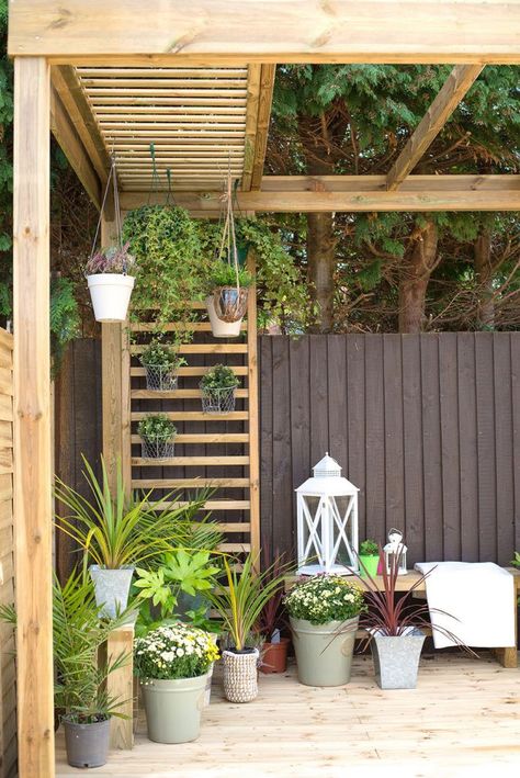 Dining Pergola, Pergola Corner, Garden Pergola Ideas, Forest Dining, Pergola Area, Garden Mall, Corner Pergola, Timber Pergola, Back Garden Ideas