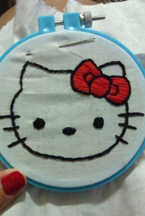 Hello Kitty Embroidery Pattern, Embroidery Hello Kitty, Hello Kitty Embroidery Designs, Dibujos Bordados Ideas, Hello Kitty Embroidery, Crochet Step By Step, Kitty Embroidery, Diy Hello Kitty, Stitching Embroidery