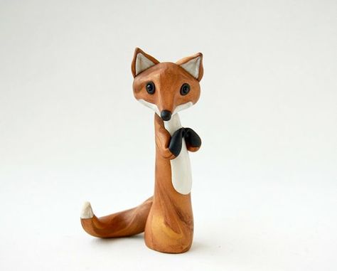 little cute fox sculpture Clay Sculpture Ideas, Tre Kunst, Easy Polymer Clay, Whittling Projects, Creation Art, Woodworking For Kids, Woodworking Joints, Wood Animal, Sculpture Ideas