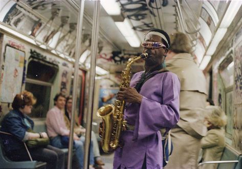 Jamel Shabazz, Book City, New York Subway, Nyc Subway, Street Photographers, Street Photo, Street Scenes, City Life, Yorkie