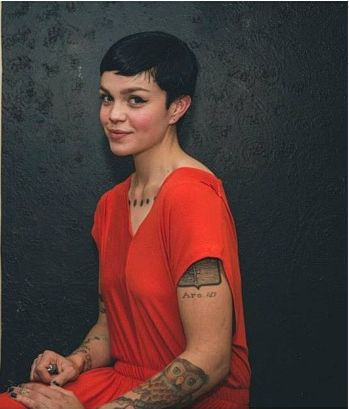 meredith graves Meredith Graves, Shaved Pixie Cut, Edgy Short Haircuts, Chic Short Hair, Hair Blog, Happy Hair, Short Pixie Cut, Favorite Hairstyles, Pixie Cuts