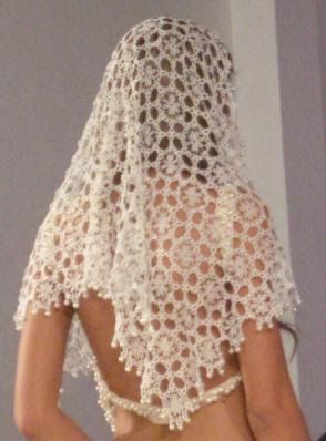 Tatted lace veil - Must learn to make this! Tatted Clothing, Crocheted Rose, Needle Tatting Patterns, Lace Veil, Crochet Wedding, Needle Tatting, Lace Veils, Victorian Lace, Tatting Lace