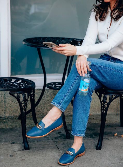 Sydne Style shows the best loafers in talbots chain flats #jeans #loafers #classics #classicstyle @sydnesummer Blue Loafers Outfit Women, Loafers Outfit Women, Best Loafers, Navy Loafers, Blue Loafers, Loafers Outfit, Spring Work, Jeans Outfit Women, Timeless Wardrobe Staples