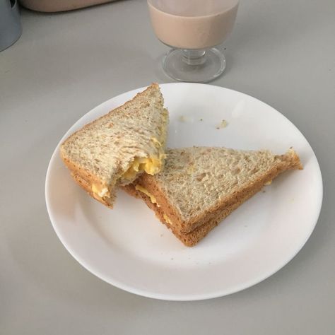 Egg Sandwich Aesthetic, Breakfast Egg Sandwich, Sandwich Aesthetic, Aesthetic Eating, Egg Sandwich Breakfast, Foods Ideas, Eggs Breakfast, Egg Sandwich, My Breakfast