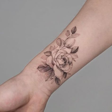 Inner Wrist Tattoos, Simple Wrist Tattoos, Wrist Tattoo Cover Up, Meaningful Wrist Tattoos, Wrist Tattoo Designs, Rose Tattoos For Women, Small Rose Tattoo, Flower Wrist Tattoos, Stylish Tattoo