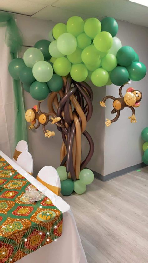 Safari Balloon Decorations Jungle Theme, Safari Ballons Decor, Jungle Theme Balloon Arch, Zoo Animal Party Ideas, Jungle Birthday Centerpieces, Animal Theme Decorations, Jungle Balloon Decorations, Balloon Tree Centerpiece, Jungle Bday Party Ideas