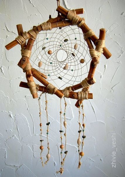 Wood Dream Catcher Diy, Wood Dream Catcher, Atrapasueños Diy, Diy Dream Catcher Tutorial, Dream Catcher Tutorial, Dream Catcher Patterns, Dream Catcher Decor, Dream Catcher Art, Dream Catcher Craft