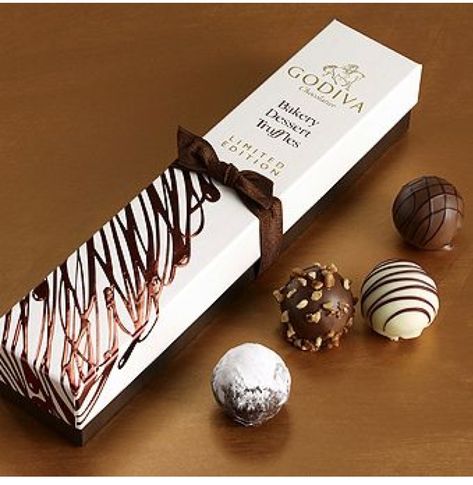 Chocolate Packaging Design Boxes, Truffle Packaging, Chocolate Box Design, Chocolate Box Packaging, Design Chocolate, Biscuits Packaging, Dessert Truffles, Truffle Boxes, Chocolate Packaging Design