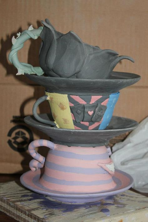 Alice In Wonderland Tea Cups, Clay Projects For High School, Alice In Wonderland Sculpture, Alice In Wonderland Cup, Clay Alice In Wonderland Ideas, Alice In Wonderland Tea Set, Alice In Wonderland Clay Art, Alice In Wonderland Ceramic Ideas, Alice In Wonderland Pottery Painting