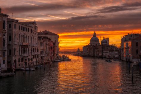 Venice Italy Photography, Beach Wallpaper Iphone, Water Architecture, Sunrise Wallpaper, Italy Landscape, Pc Wallpaper, Desktop Wallpapers Backgrounds, Italy Photography, Baroque Architecture