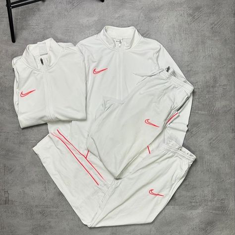 CONJUNTO NIKE DRI FIT 2021 (RARIDADE LIMITADA) R$ 300,00 M G GG G1 Nike Closet, Cute Nike Outfits, Cute Nikes, September 22, Women Outfit, Nike Outfits, Nike Dri Fit, Stylish Women, Dri Fit