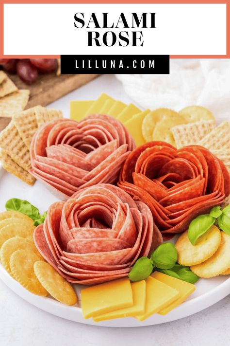 Diy Salami Rose, How To Make Rose Salami, Salami Charcuterie Board Ideas, Rose For Charcuterie Board, Salami Appetizers Appetizer Ideas, Rose Out Of Salami, Salami Rose Charcuterie, Flower Salami, Salami Roses How To