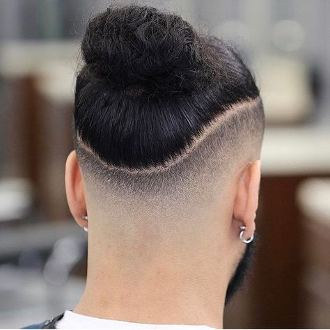 Man bun with razored circle hairstyle for cool men #ManBunHairstylesforMen Man Bun Haircut, Man Bun Undercut, Undercut Curly Hair, Bentuk Alis, Man Bun Hairstyles, Men Haircut Styles, Cool Hairstyles For Men, Mens Braids, Mens Braids Hairstyles