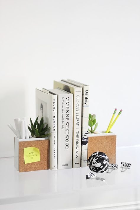 diy-decoracion-oficina-portalapices-sujetalibros Diy Joy, Diy Office Decor, I Spy Diy, Fabulous Diy, Diy Office, Book Ends, Diy Desk, Writing Supplies, Succulents Diy