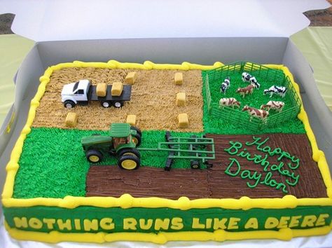 John Deere Cake on Cake Central Tractor Birthday Cakes, John Deere Cake, John Deere Birthday Party, Farm Birthday Cakes, 4de Verjaardag, John Deere Birthday, Tractor Cake, Tractor Birthday Party, Decoration Patisserie