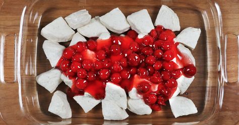 Cherry pie bubble up-Biscuits & cherry pie filling make the easiest, tastiest dessert casserole ever Dessert Casserole, Bubble Up Casserole, Pie Filling Desserts, Cherry Pie Filling Recipes, Biscuits Casserole, Pillsbury Biscuits, Canning Cherry Pie Filling, Pie Filling Recipes, Canned Cherries