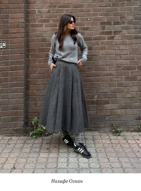 Winter Skirt Outfit With Sneakers, Gray Wool Skirt Outfit, Gray Skirt Outfit Winter, Modest Outfits Winter, Wool Skirt Outfit, Gray Skirt Outfit, Long Grey Skirt, Styling Jeans, Long Coat Outfit