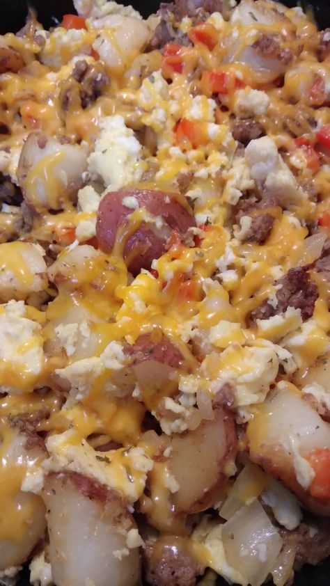 Potato Egg Casserole, Breakfast Scramble, Potato Breakfast Recipes, Breakfast Sausage Recipes, Fresh Breakfast, Breakfast Sausage, Breakfast Potatoes, Cooked Breakfast, How To Cook Potatoes