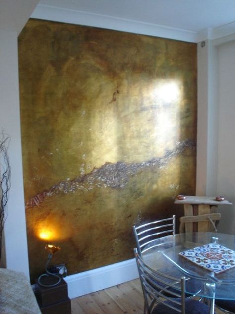 Great example of a faux finished feature wall! beautiful Metallic Wall via Plum Siena #home#homedecor#painting#diy#faux Metallic Paint Walls, Faux Painting, Hus Inspiration, Metallic Wallpaper, Wall Finishes, Gold Walls, Wall Treatments, Beautiful Wall, Wall Paint