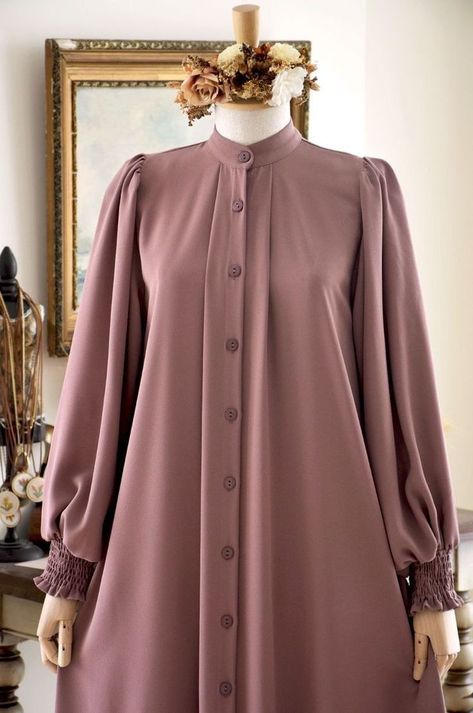 Simple Abaya Designs, Latest Abaya Designs, Projek Menjahit, Stile Hijab, Muslim Fashion Hijab Outfits, Fashion Top Outfits, Mode Abaya, Modest Dresses Casual, Muslim Fashion Dress