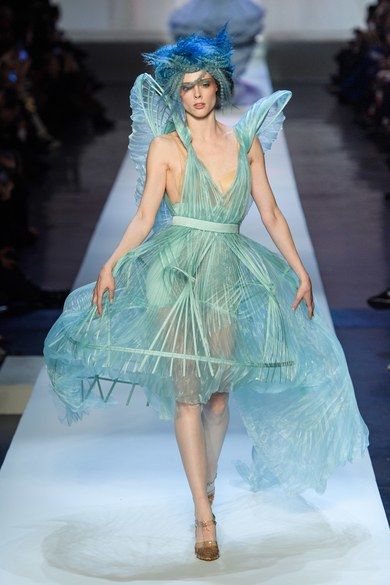 Jean Paul Gaultier Spring 2019 Couture collection, runway looks, beauty, models, and reviews. Jean Paul Gaultier Haute Couture, Paul Gaultier Spring, 2019 Couture, Origami Fashion, Crazy Fashion, Collection Couture, Weird Fashion, Fantasy Dress, Fashion Show Collection