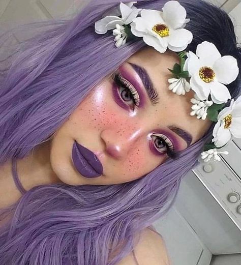 #LilacPurpleViolets Purple Halo ... by the talented @fuentes_legna Follow @_isatouceesay for more #frecklesmakeup #purpleeyeshadow #Lilac #Purple #Violet Purple Makeup Looks, Fantasy Make-up, Longhair Hairstyles, Freckles Makeup, Ombre Purple, Colourful Hair, Rave Makeup, Purple Makeup, Beauty Make-up