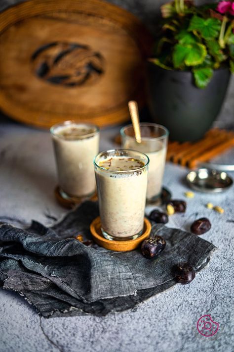 date milk in 3 transparent glasses with some dates on the side Date Milk, Date Syrup Recipes, Date Smoothie, Transparent Glasses, Daniel Fast, Cashew Milk, Flavored Milk, Juice Drinks, Milk Cans