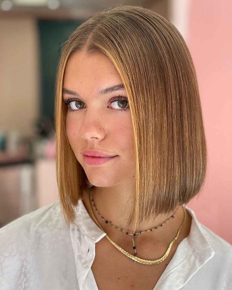 50 Cute Short Bob Haircuts & Hairstyles for Women in 2022 Lob Bob, Short Blonde Bobs, Pixie Bob Haircut, Stacked Bob Haircut, Bob Haircut With Bangs, Bob Haircuts For Women, Short Bob Haircuts, Haircuts For Fine Hair, Bob Haircut