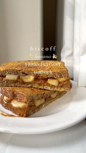 jess 🪴 on Instagram: "banana and biscoff french toast sandwich! possibly my best creation to date and so so easy!! this is gonna be a breakfast staple for me from now on pro tip with the biscoff for a runnier, more gooey filling: mix 1 large tbsp biscoff spread with 1 tbsp water to get a less thick consistency. also makes your jar of biscoff go further! - grab two slices of bread and spread one with biscoff as described above - top the biscoff slice with banana - sandwich the two slices to Biscoff Sandwich, Biscoff Breakfast Ideas, Biscoff Spread Recipes, French Toast Sandwich, Biscoff Spread, Banana Sandwich, French Toast Easy, Breakfast Toast, Spread Recipes