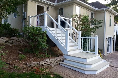 Gallery | Deck and Stairs - Picture 6538 | Decks.com Deck Stairs Landing, Stair Landing Ideas, Exterior Steps, Stairs Designs, Picture Projects, Azek Decking, Landing Ideas, Second Story Deck, Front Stairs