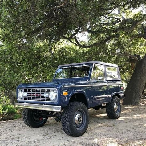 Starter Cars, Classic Bronco, Classic Ford Broncos, Ford Broncos, Mazda Cx5, Old Vintage Cars, Aesthetic Car, 4 By 4, Toyota 4