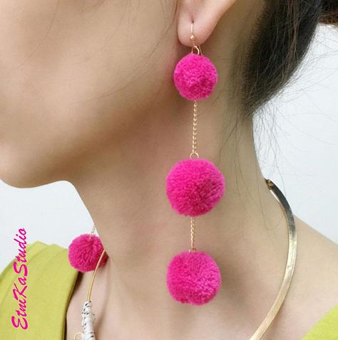 Pom Pom Jewelry, Pom Pom Necklace, Wool Necklace, Pom Earrings, Diy Fabric Jewellery, Pom Pom Earrings, Jewerly Beads, Upcycle Sewing, Yarn Pom Pom