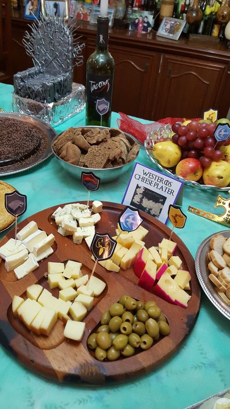 Got Último banquete Game Of Thrones Food, Game Of Thrones Halloween, Game Of Thrones Birthday, Game Of Thrones Premiere, Game Of Thrones Theme, Game Of Thrones Party, Medieval Party, Fire And Blood, Got Party