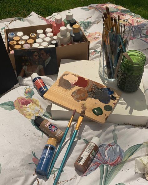 Painting Messy Aesthetic, Outside Painting Aesthetic, Messy Painting Aesthetic, Summer Painting Aesthetic, Painting At The Park, Bridgerton Picnic, Friend Outings, Artsy Girl Aesthetic, Picnic Painting